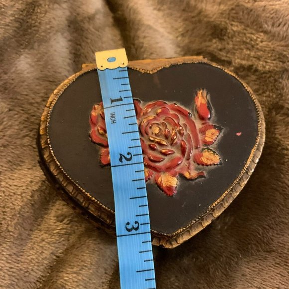 1939 Republic of Maldives Gold Tone Ornate Heart Shaped Vintage Trinket Box Rose - Picture 12 of 12